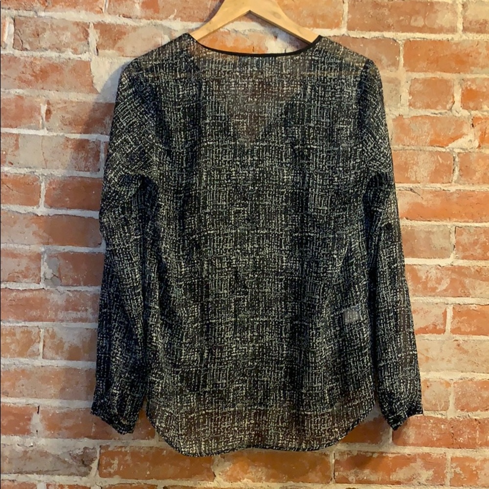 Detailed Blouse - Picture 4 of 4